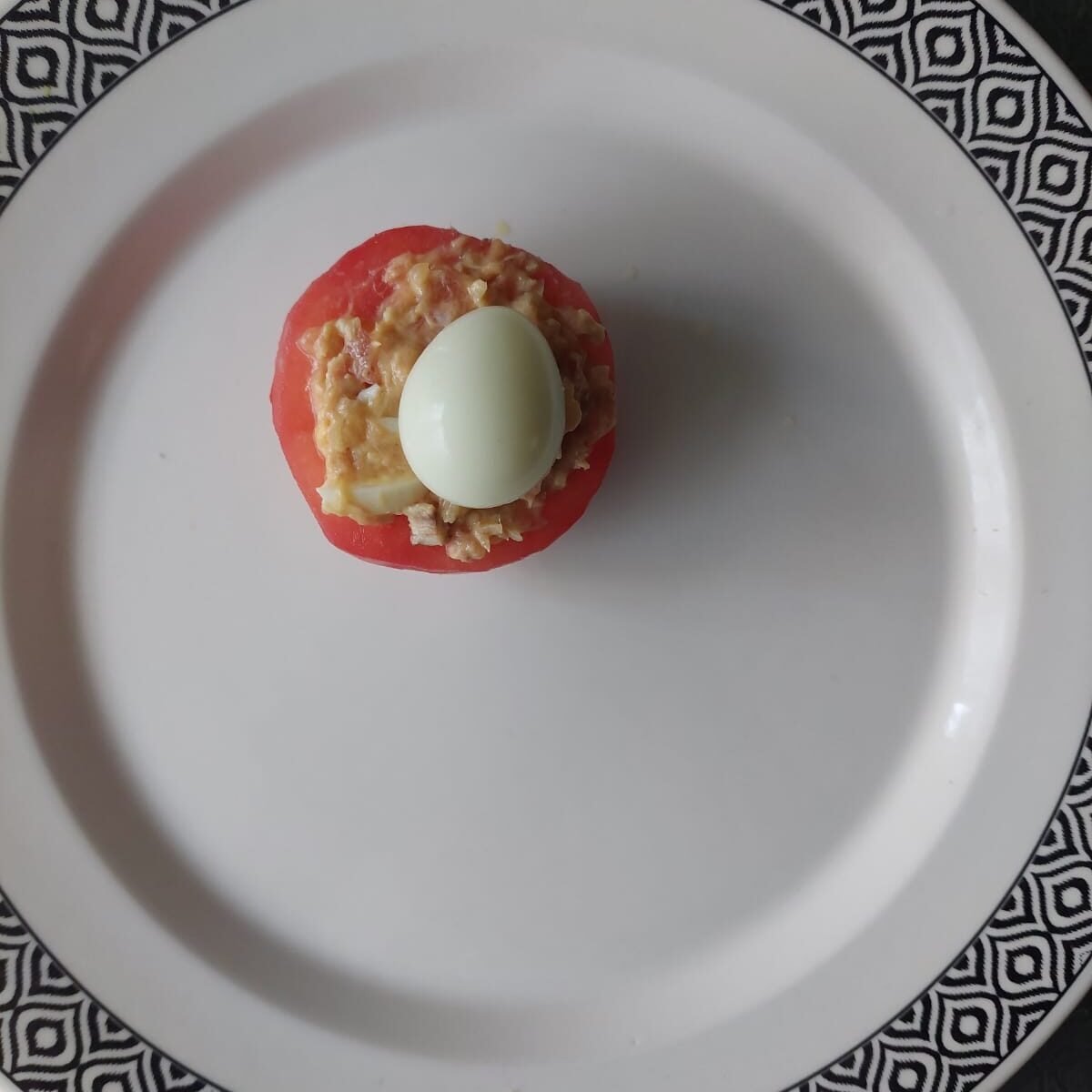 Raw Stuffed tomato Ready to eat